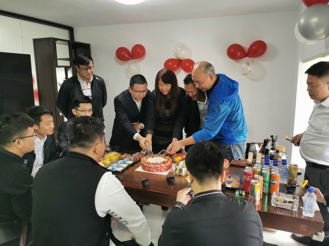 豪门国际 856a50095fee8400253733a9242630be